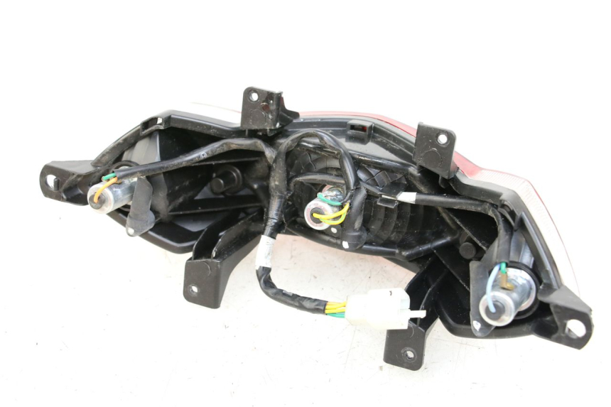 photo de FANALE POSTERIORE PEUGEOT KISBEE 4T 50 (2018 - 2022) - Zoom sullo stato d'uso