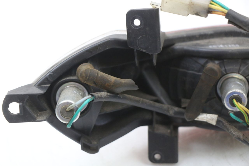 photo de FANALE POSTERIORE PEUGEOT KISBEE 4T 50 (2010 - 2017) - Dettagli dei punti di fissaggio