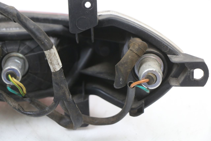 photo de FANALE POSTERIORE PEUGEOT KISBEE 4T 50 (2010 - 2017) - Stato della superficie e materiale