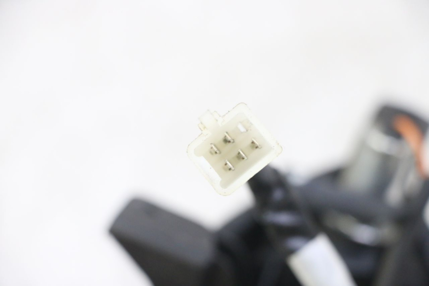 photo de FANALE POSTERIORE PEUGEOT KISBEE 4T 50 (2018 - 2022) - Zoom sullo stato d'uso