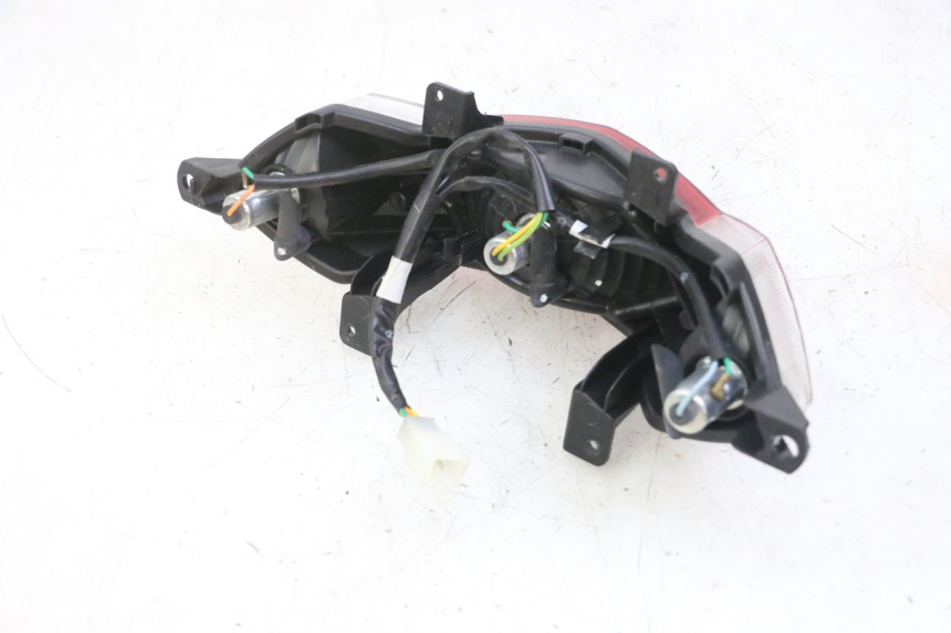 photo de FANALE POSTERIORE PEUGEOT KISBEE 4T 50 (2018 - 2022) - Altra angolazione