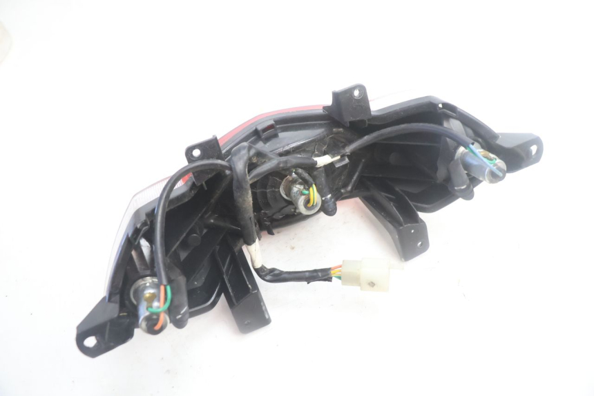 photo de FANALE POSTERIORE PEUGEOT KISBEE 4T 50 (2018 - 2022) - Dettagli dei punti di fissaggio