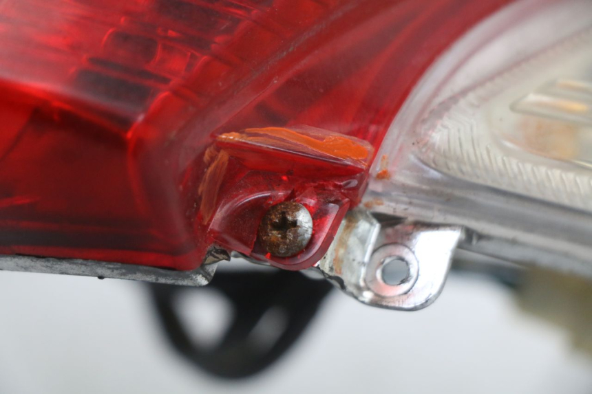 photo de FANALE STOP POSTERIORE  ORCAL KITE 4T 50 (2019 - 2023) - Dettagli dei punti di fissaggio