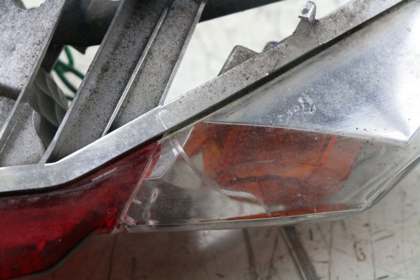 photo de FANALE POSTERIORE KYMCO AGILITY RS 4T 50 (2009 - 2013) - Zoom sullo stato d'uso