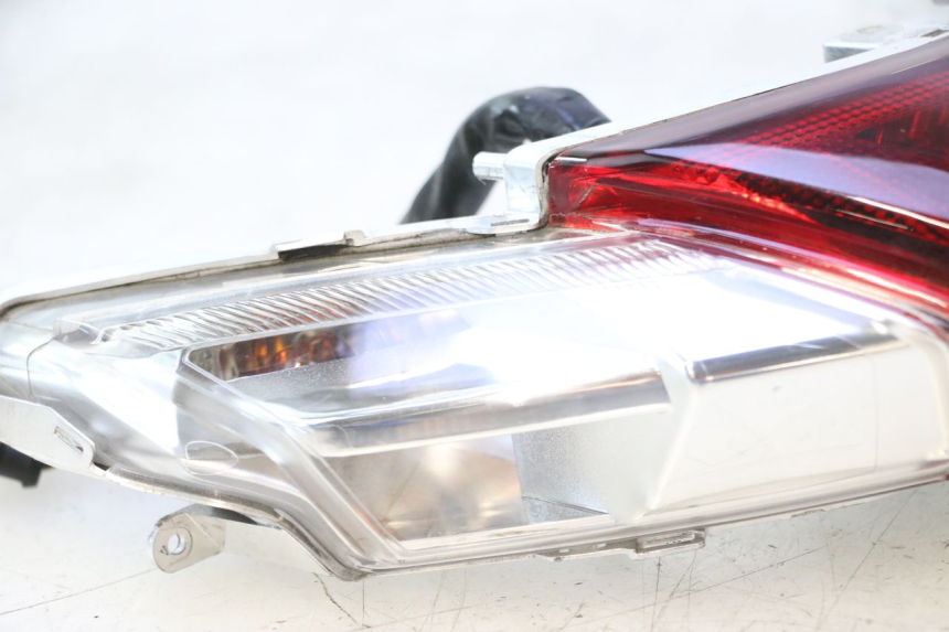 photo de FANALE STOP POSTERIORE  PIAGGIO LIBERTY IGET 4T 50 (2015 - 2020) - Zoom sullo stato d'uso