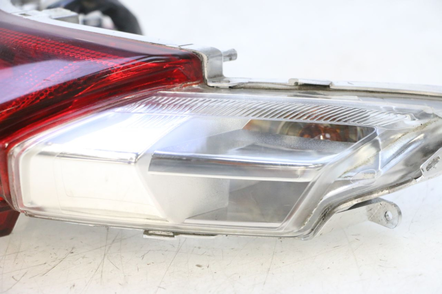 photo de FANALE STOP POSTERIORE  PIAGGIO LIBERTY IGET 4T 50 (2015 - 2020) - Altra angolazione