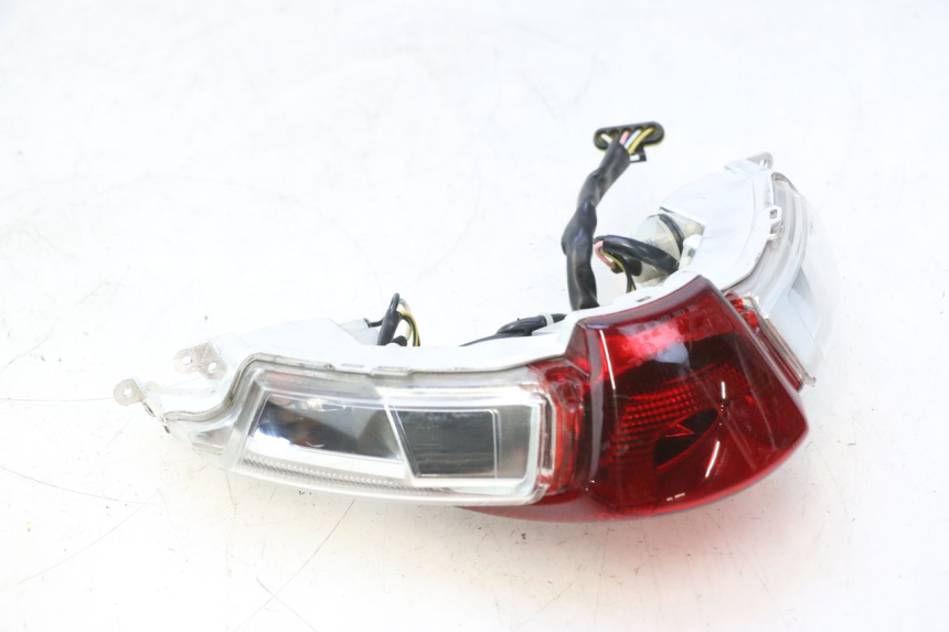 photo de FANALE STOP POSTERIORE  PIAGGIO LIBERTY IGET 4T 50 (2015 - 2020) - Dettagli dei punti di fissaggio
