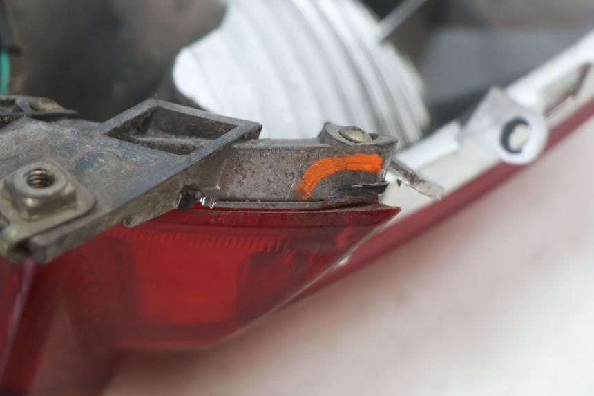 photo de FANALE POSTERIORE KYMCO LIKE 125 (2009 - 2016) - Stato della superficie e materiale