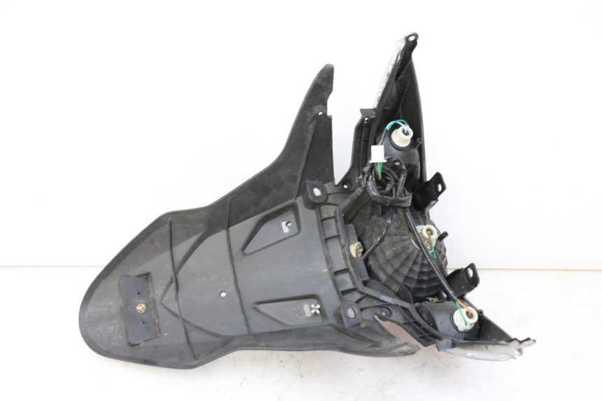 photo de FANALE STOP POSTERIORE  LONGJIA SHARPY 125 (2020 - 2024) - Primo piano tecnico