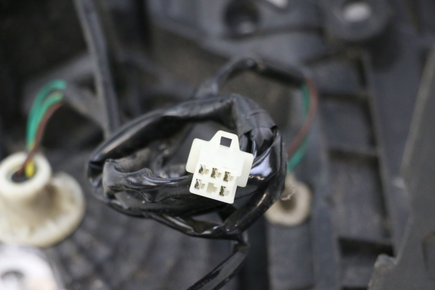 photo de FANALE STOP POSTERIORE  LONGJIA SHARPY 125 (2020 - 2024) - Dettagli dei punti di fissaggio