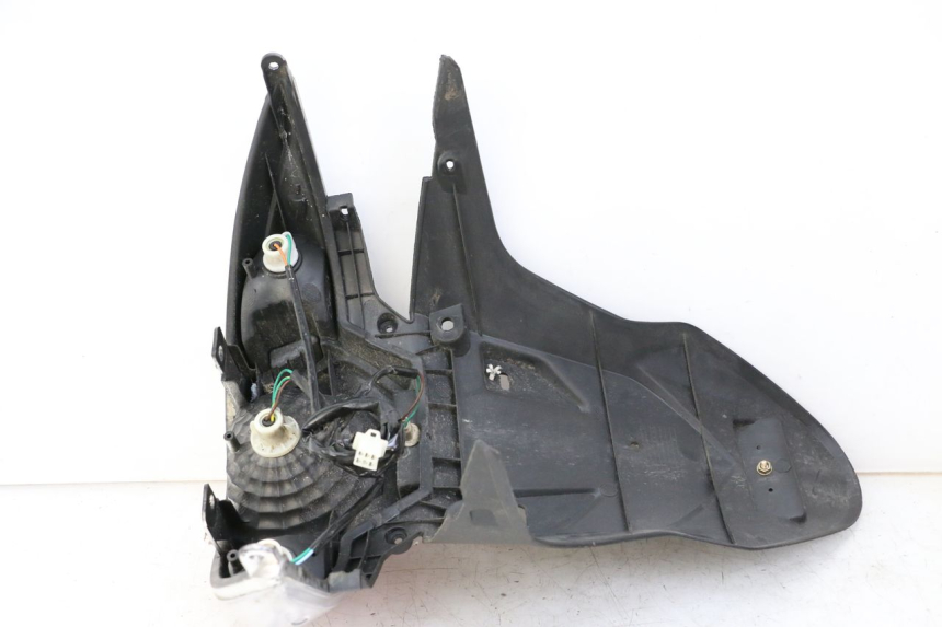 photo de FANALE STOP POSTERIORE  LONGJIA SHARPY 125 (2020 - 2024) - Stato della superficie e materiale