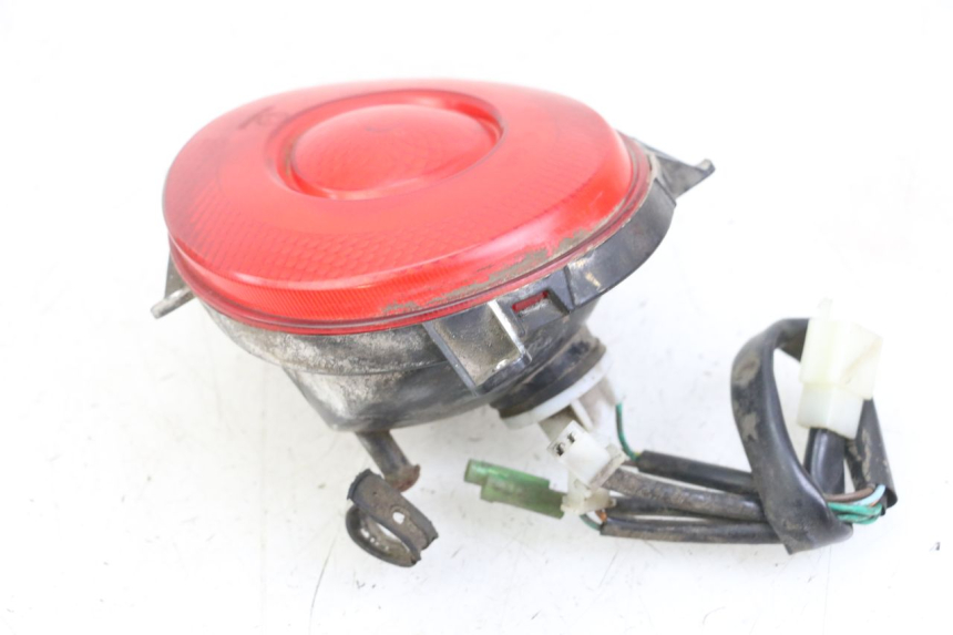 photo de FANALE STOP POSTERIORE  MASH CITY 4T 50 (2018 - 2020) - Stato della superficie e materiale