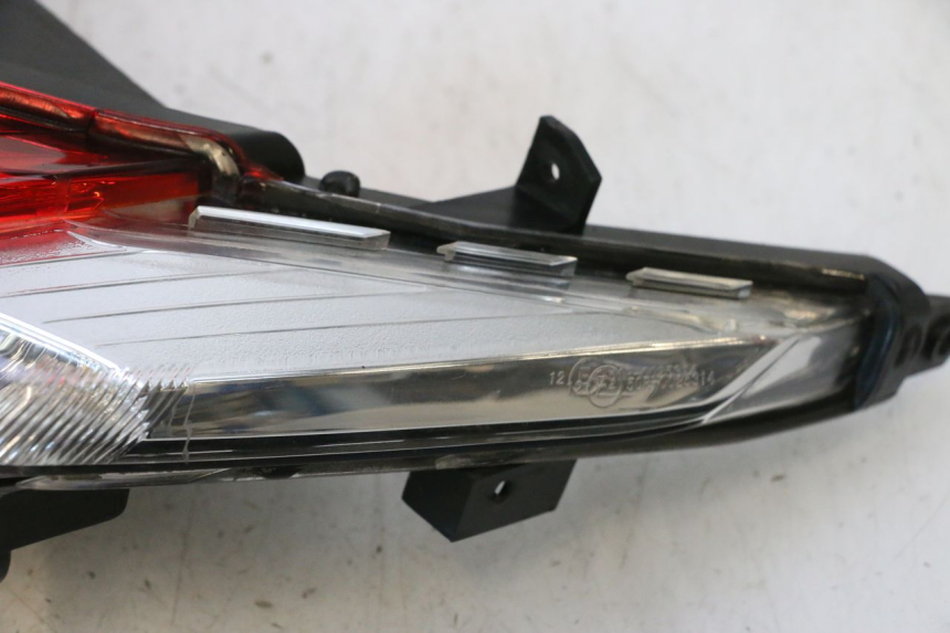photo de FANALE STOP POSTERIORE  KYMCO LIKE 4T 50 (2019 - 2025) - Stato della superficie e materiale