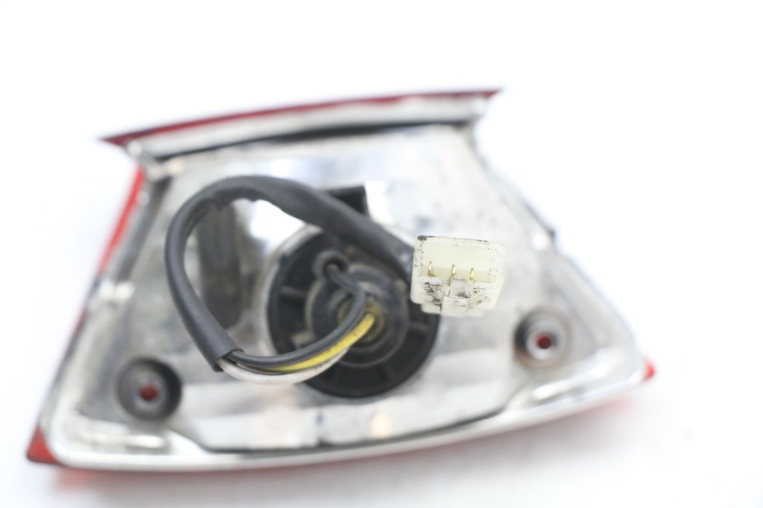 photo de FANALE POSTERIORE PIAGGIO NEW TYPHOON 50 (2018 - 2021) - Dettagli dei punti di fissaggio