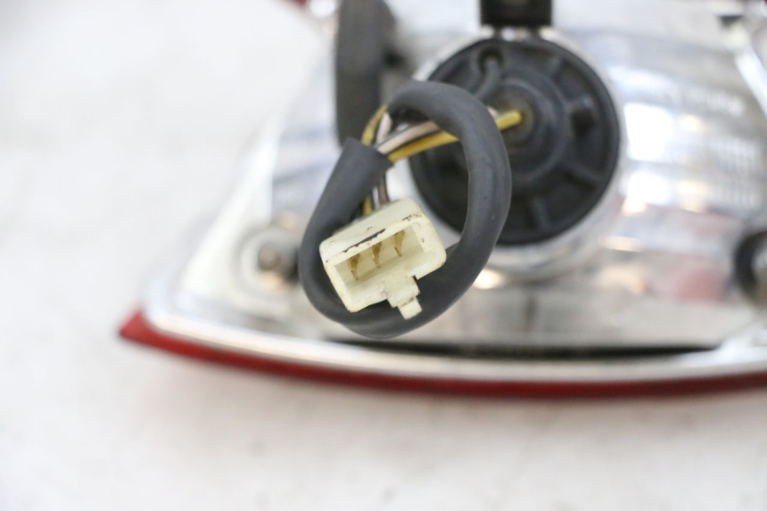 photo de FANALE POSTERIORE PIAGGIO NEW TYPHOON 50 (2018 - 2021) - Dettagli dei punti di fissaggio