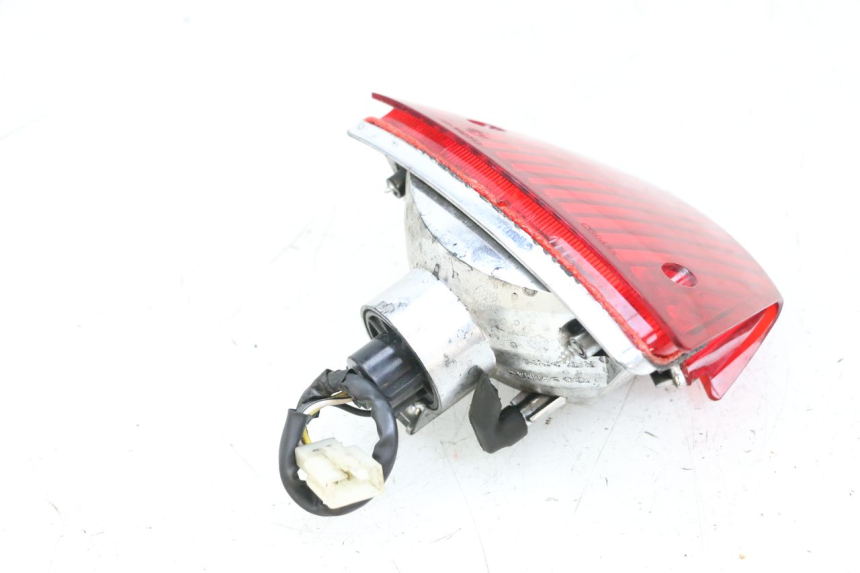 photo de FANALE POSTERIORE PIAGGIO NEW TYPHOON 50 (2018 - 2021) - Dettagli dei punti di fissaggio