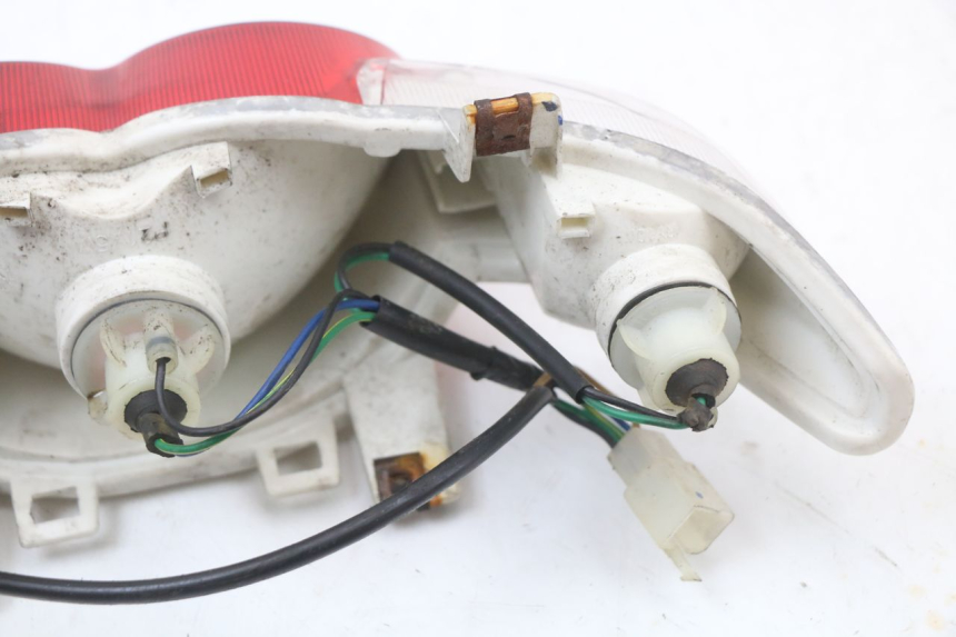 photo de FANALE STOP POSTERIORE  MBK OVETTO ONE 2T 50 (2013 - 2017) - Dettagli dei punti di fissaggio