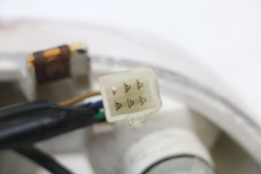 photo de FANALE STOP POSTERIORE  MBK OVETTO ONE 2T 50 (2013 - 2017) - Stato della superficie e materiale