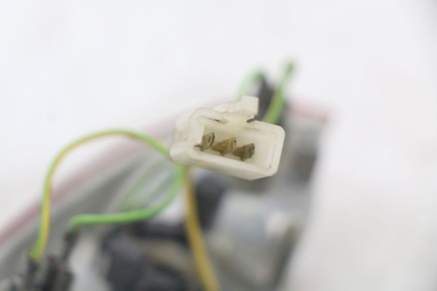 photo de FANALE POSTERIORE PEUGEOT LUDIX 50 (2005 - 2007) - Dettagli dei punti di fissaggio