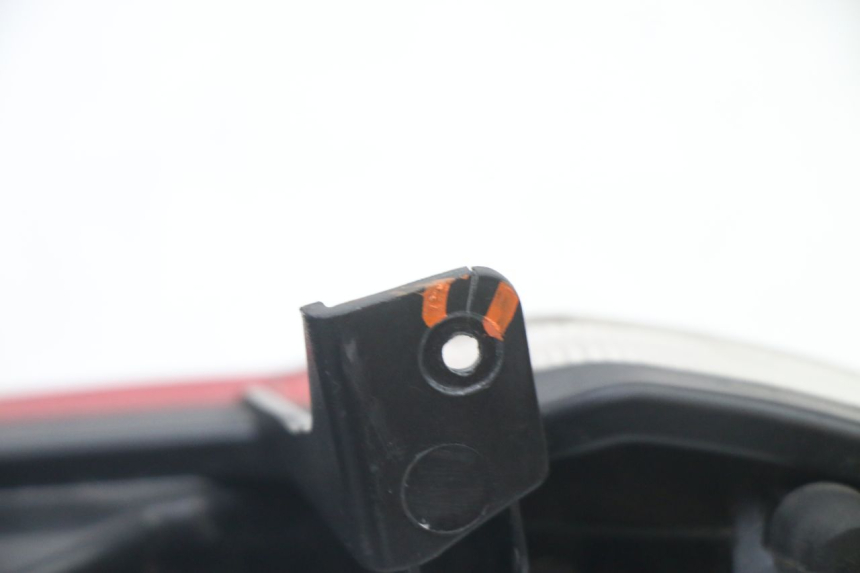 photo de FANALE STOP POSTERIORE  PEUGEOT STREETZONE I 2T 50 (2018 - 2020) - Stato della superficie e materiale