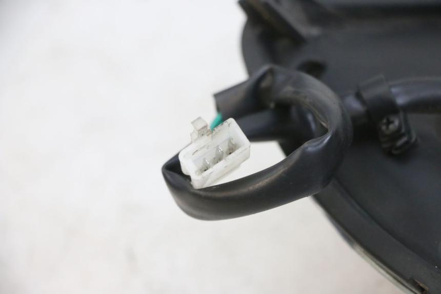 photo de FANALE STOP POSTERIORE  EFUN PUSA 1 - Dettagli dei punti di fissaggio