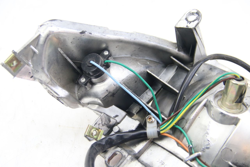 photo de FANALE POSTERIORE TNT MOTOR ROMA 10' 4T 50 (2019 - 2022) - Stato della superficie e materiale