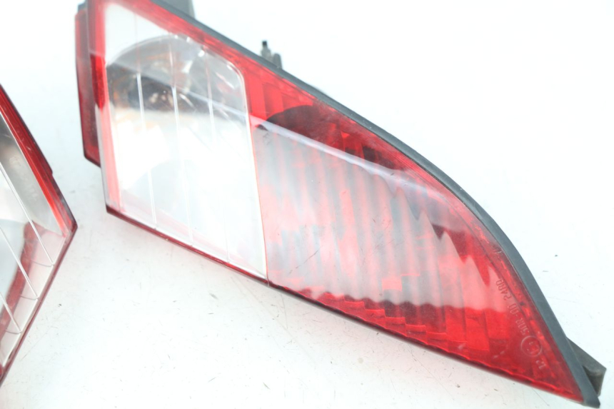 photo de FANALE POSTERIORE PEUGEOT SATELIS 125 (2006 - 2009) - Zoom sullo stato d'uso
