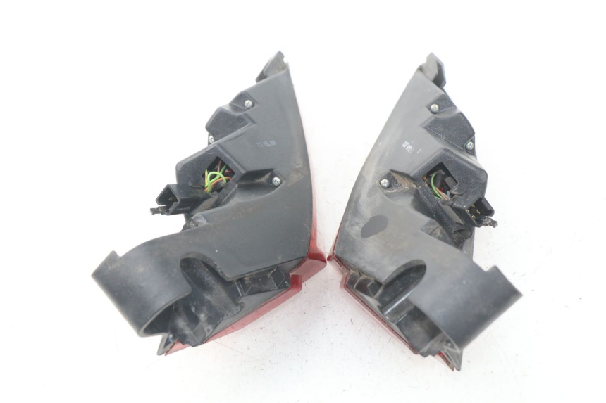 photo de FANALE POSTERIORE PEUGEOT SATELIS 125 (2006 - 2009) - Primo piano tecnico