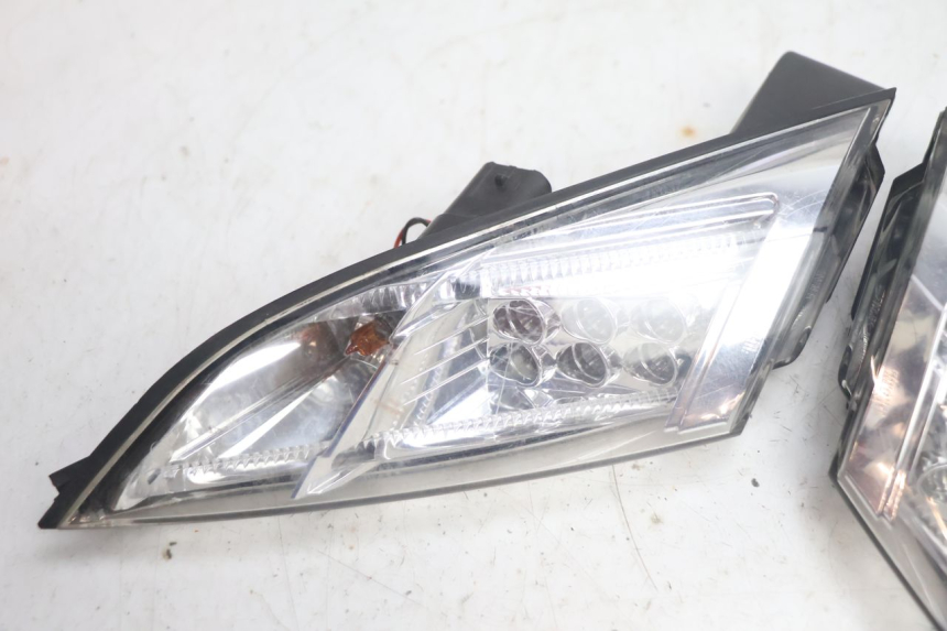 photo de FANALE STOP POSTERIORE  PEUGEOT SATELIS 125 (2013 - 2018) - Zoom sullo stato d'uso