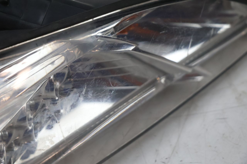 photo de FANALE STOP POSTERIORE  PEUGEOT SATELIS 125 (2013 - 2018) - Dettagli dei punti di fissaggio