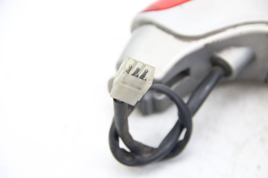 photo de FANALE POSTERIORE APRILIA SCARABEO 4T 50 (2009 - 2017) - Dettagli dei punti di fissaggio