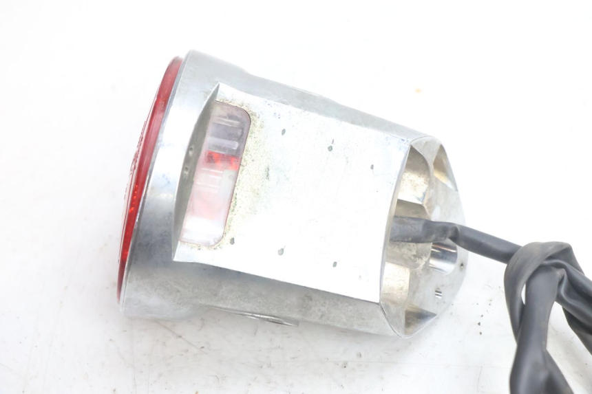 photo de FANALE STOP POSTERIORE  APRILIA SCARABEO GT 125 (1999 - 2007) - Dettagli dei punti di fissaggio