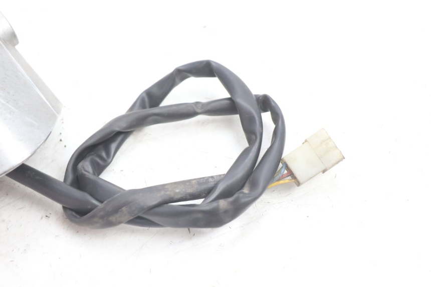 photo de FANALE STOP POSTERIORE  APRILIA SCARABEO GT 125 (1999 - 2007) - Stato della superficie e materiale
