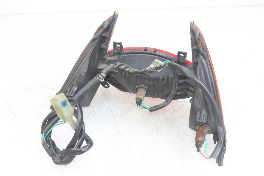 photo de FANALE POSTERIORE HONDA SCV LEAD 100 (2003 - 2007) - Primo piano tecnico