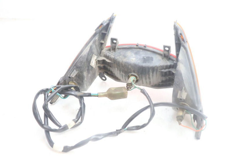 photo de FANALE POSTERIORE HONDA SCV LEAD 100 (2003 - 2007) - Primo piano tecnico