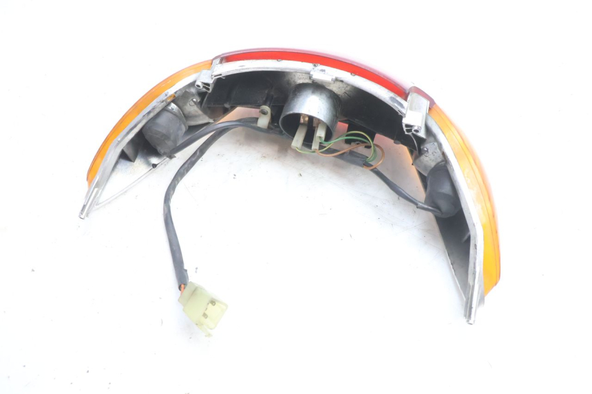 photo de FANALE STOP POSTERIORE  HONDA SH 125 (2001 - 2003) - Dettagli dei punti di fissaggio