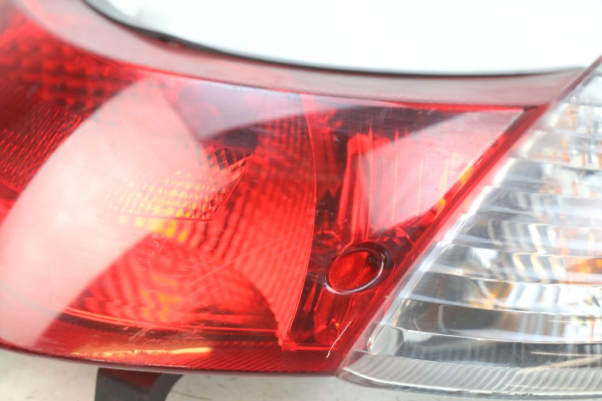 photo de FANALE POSTERIORE SUZUKI SIXTEEN 125 (2008 - 2010) - Zoom sullo stato d'uso