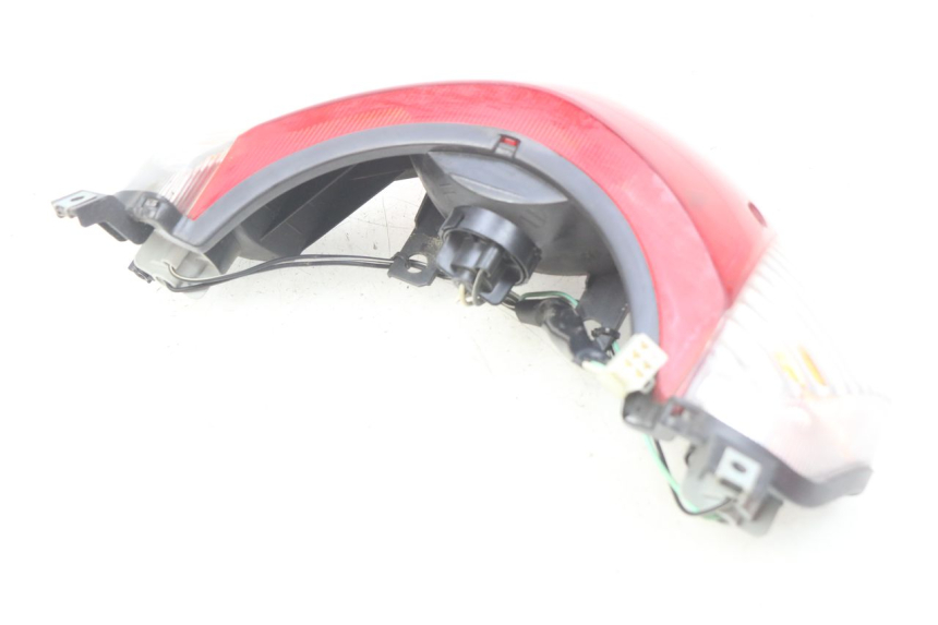 photo de FANALE POSTERIORE SUZUKI SIXTEEN 125 (2008 - 2010) - Dettagli dei punti di fissaggio