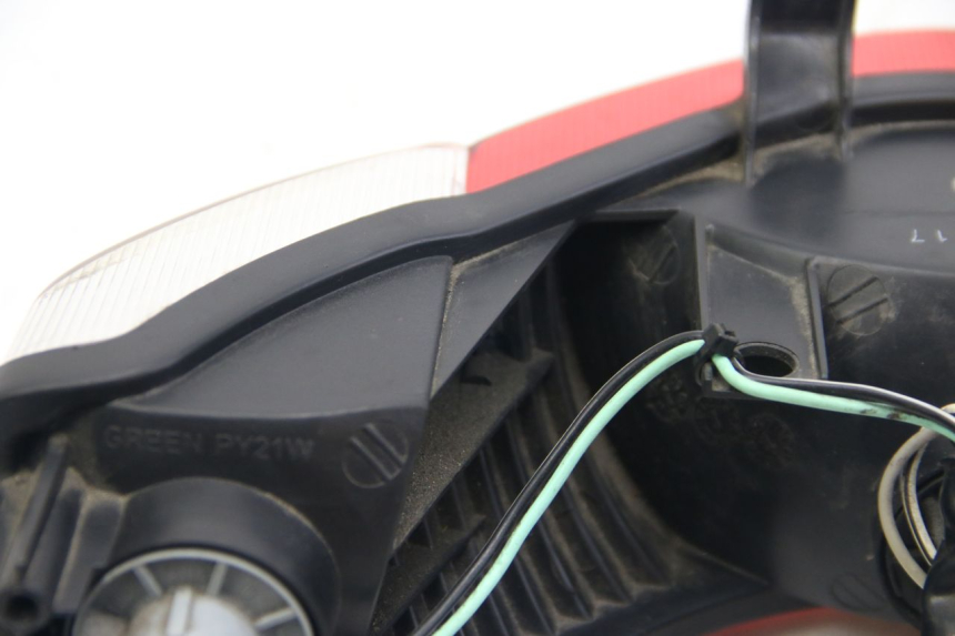 photo de FANALE POSTERIORE SUZUKI SIXTEEN 125 (2008 - 2010) - Caratteristiche distintive