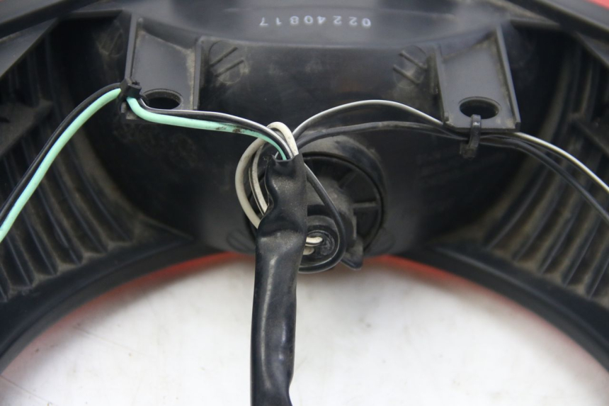 photo de FANALE POSTERIORE SUZUKI SIXTEEN 125 (2008 - 2010) - Marcature e riferimenti originali