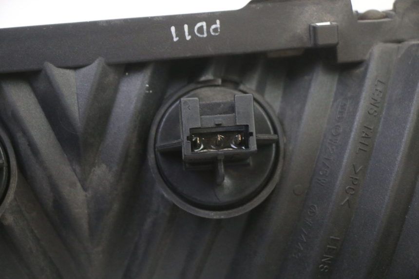 photo de FANALE STOP POSTERIORE  HONDA ST PAN EUROPEAN 1300 (2002 - 2013) - Stato della superficie e materiale