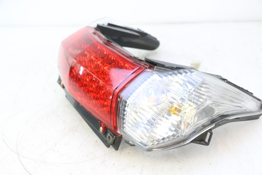 photo de FANALE STOP POSTERIORE  RAZZO STEED 125 (2012 - 2018) - Caratteristiche distintive