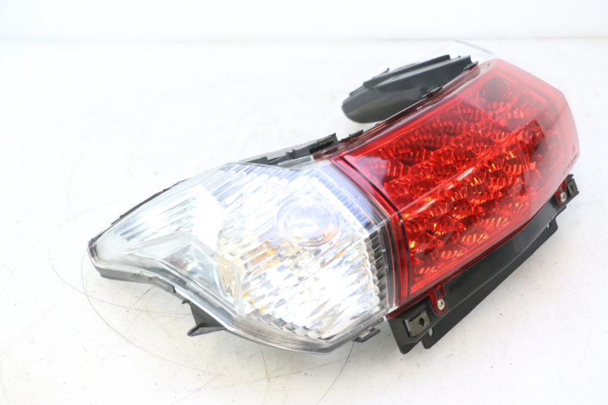 photo de FANALE STOP POSTERIORE  RAZZO STEED 125 (2012 - 2018) - Zoom sui componenti