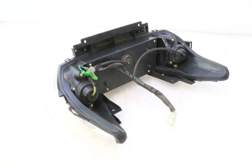 photo de FANALE STOP POSTERIORE  RAZZO STEED 125 (2012 - 2018) - Dettagli dei punti di fissaggio