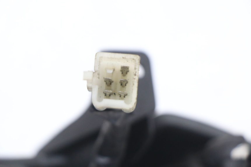 photo de FANALE STOP POSTERIORE  PEUGEOT STREETZONE I 2T 50 (2018 - 2020) - Stato della superficie e materiale