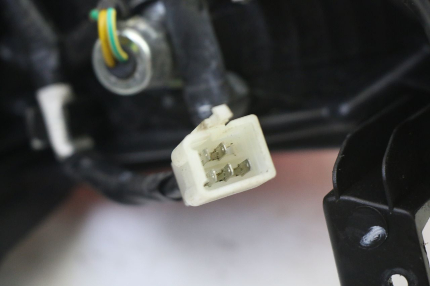 photo de FANALE STOP POSTERIORE  PEUGEOT STREETZONE I 2T 50 (2018 - 2020) - Ricambio usato controllato