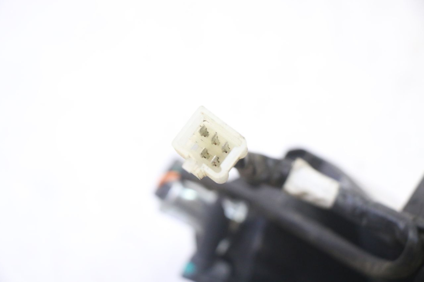 photo de FANALE STOP POSTERIORE  PEUGEOT STREETZONE I NAKED 2T 50 (2018 - 2020) - Dettagli dei punti di fissaggio