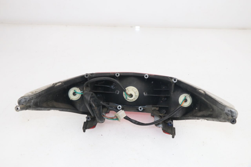 photo de FANALE STOP POSTERIORE  PEUGEOT SUM UP 125 (2008 - 2013) - Dettagli dei punti di fissaggio