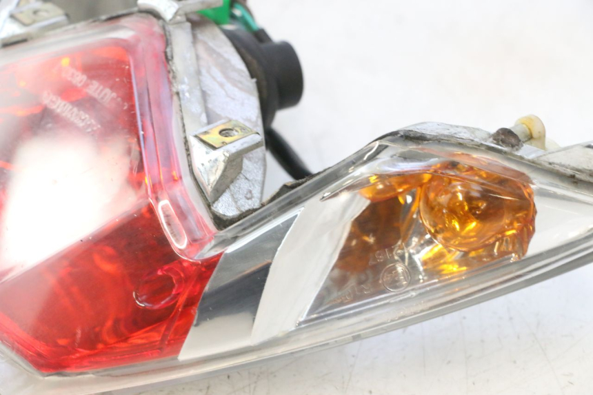 photo de FANALE STOP POSTERIORE  KYMCO SUPER 8 2T 50 (2007 - 2013) - Zoom sui componenti