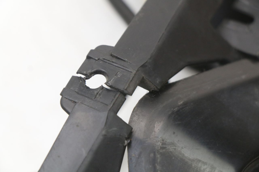 photo de FANALE STOP POSTERIORE  KYMCO SUPER 8 4T 50 (2021 - 2024) - Dettagli dei punti di fissaggio